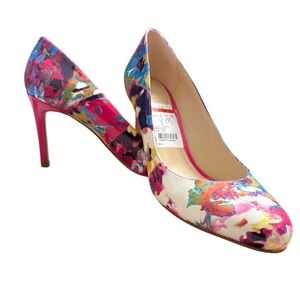 MARC FISHER UNIVERSE PUMP NWT